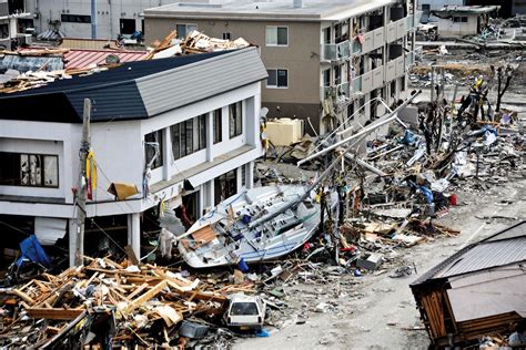 Das Tōhoku-Erdbeben und Tsunami von 2011: Eine Katastrophe des 21. Jahrhunderts mit weitreichenden Folgen für Japan