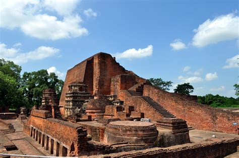 Die Gründung der Nalanda-Universität: Ein Zentrum des buddhistischen Lernens und ein Leuchtfeuer der kulturellen Austausch im 7. Jahrhundert Indien